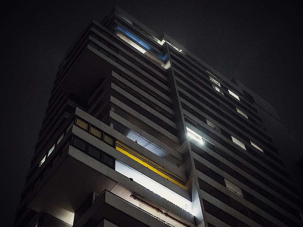 palazzo notte illuminato