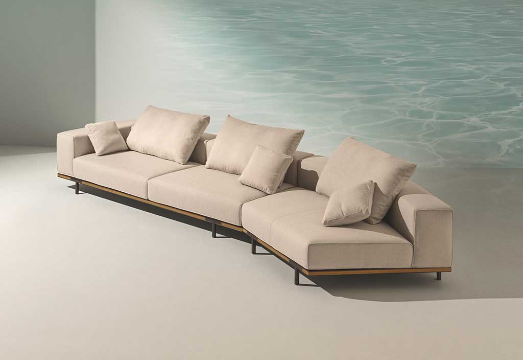 grande divano imbottito da esterno colore beige